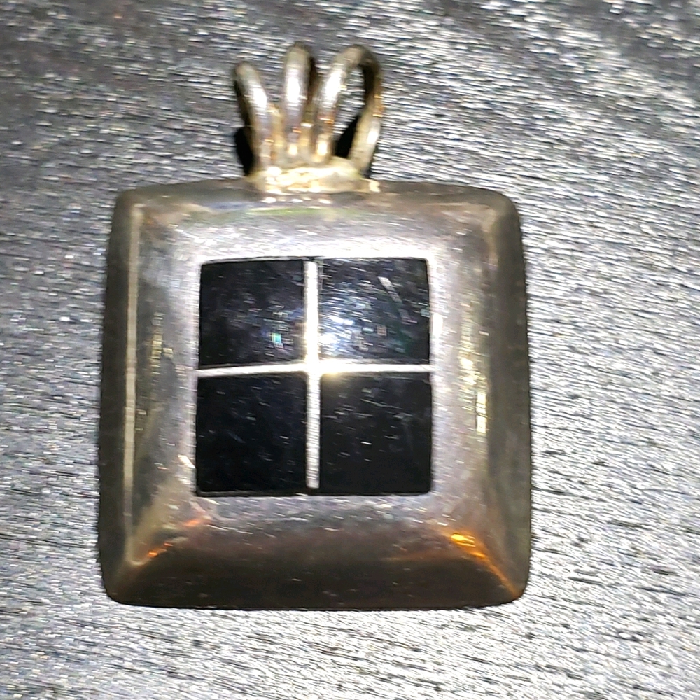 Vintage sterling silver and onyx pendant